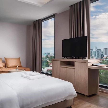 Sf Hotel Penthouse Residences Phnom Penh Exterior photo